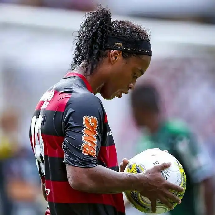 右边锋的位 右边锋的位